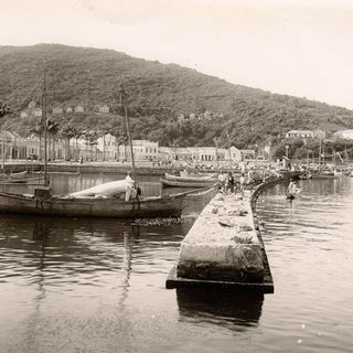 Pelabuhan di Florianópolis, Pulau Santa Catarina, Brasilien, tempat enam suster pertama datang pada tanggal 27 –  3 – 1895