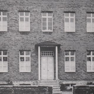 1854: Segunda Casa Matriz, em St. Mauritz / Lindenweg. A partir de 1858 esta casa foi usada apenas como orfanato; foi destruída na guerra mundial de 1939 a 1945, depois novamente reconstruída e ampliada.