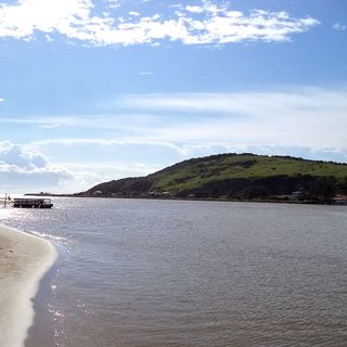 Entrada do porto de Laguna, onde as Irmãs Albina, Oswalda e Albertina chegaram pelo meio-dia de Sábado Santo, dia 12.04.1895.