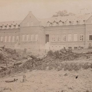 27.04.1895: Arrival of the Sisters Anna, Rufina and Paula in Blumenau; They founded there the College „Sagrada Família“ (“Holy Family”).