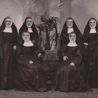 04.09.1897: Início da viagem do 4⁰ grupo de missionárias ao Brasil: Ir. Benvenuta, Ir. Evódia, Ir. Godeharda, Ir. Aquila (de pé), Ir. Gonzaga e Ir. Silvia (sentadas); 07.11.1897 é o dia de sua chegada.